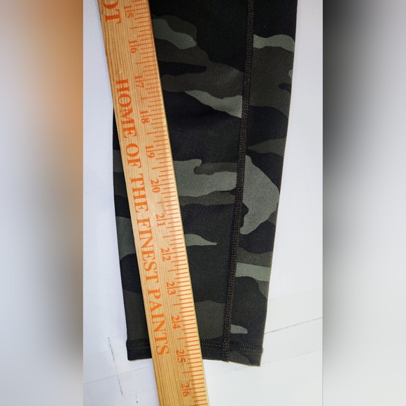 Athleta Contender 7/8 Leggings Womens Size Small Green Camo Stretch Shaping - Picture 11 of 11